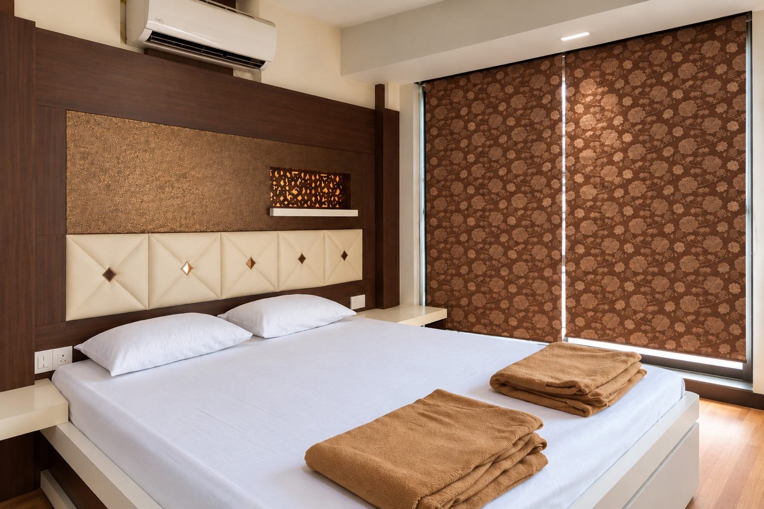 Ons 3BHK Luxury Apartment With Balcony and Chef